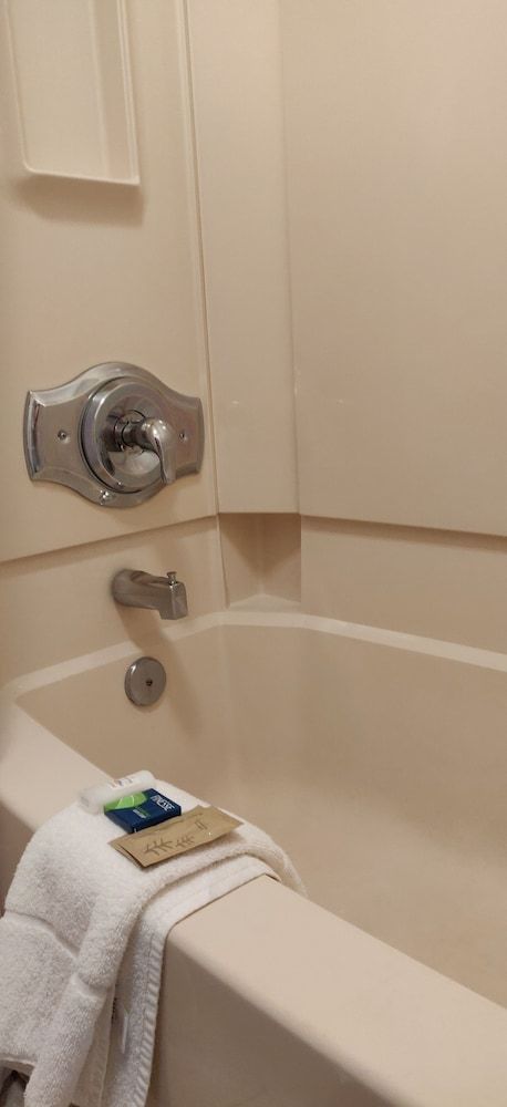 Sandusky Inn Standard Double Room, 2 Double Beds, Non Smoking 5