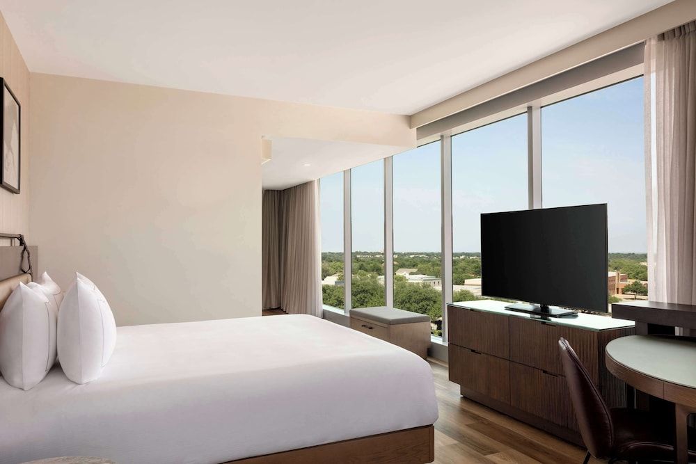 Room, 1 King Bed, City View (Hearing)
