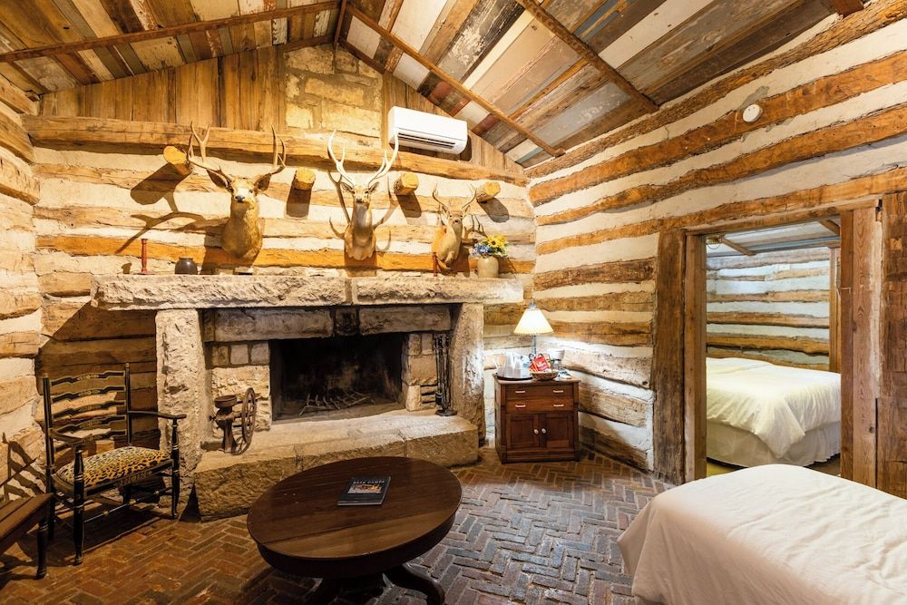 Y.O. Ranch Headquarters Classic Cabin 5