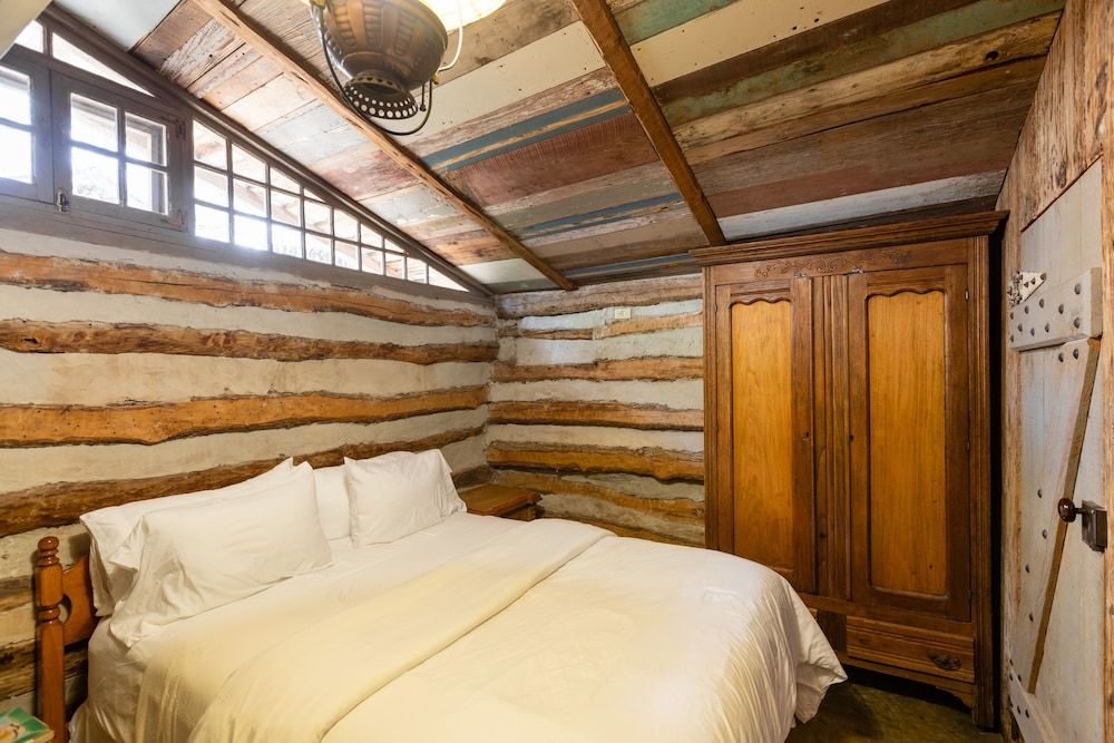 Y.O. Ranch Headquarters Classic Cabin 6