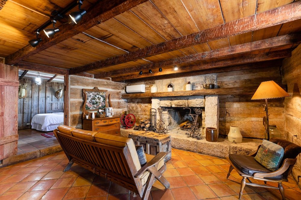 Y.O. Ranch Headquarters Classic Cabin 9