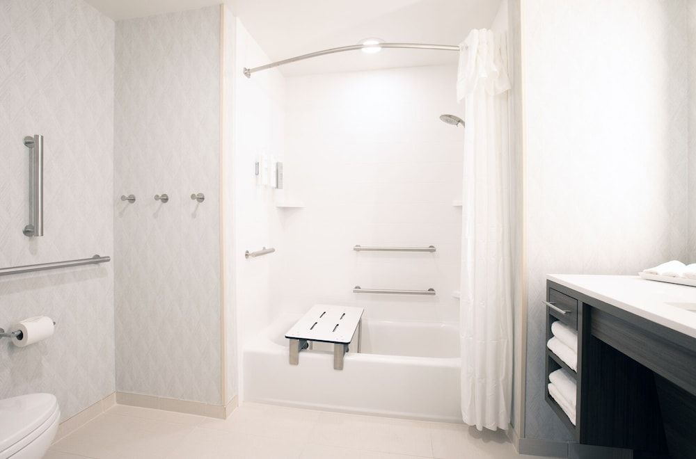 Suite, 1 King Bed, Accessible, Bathtub