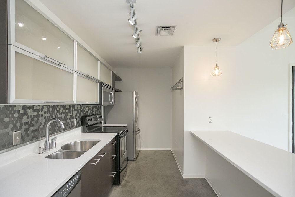 Business Condo, Non Smoking