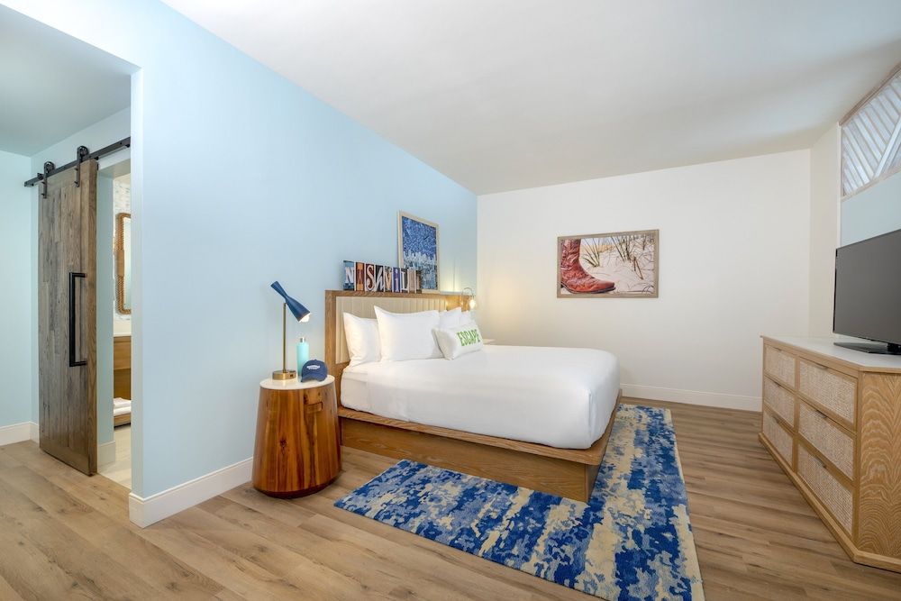 Deluxe Studio, 1 King Bed with Sofa bed, Non Smoking, Kitchenette