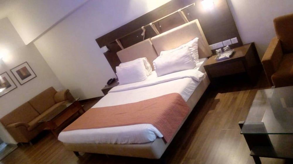 undefined Cambay Sapphire 9
