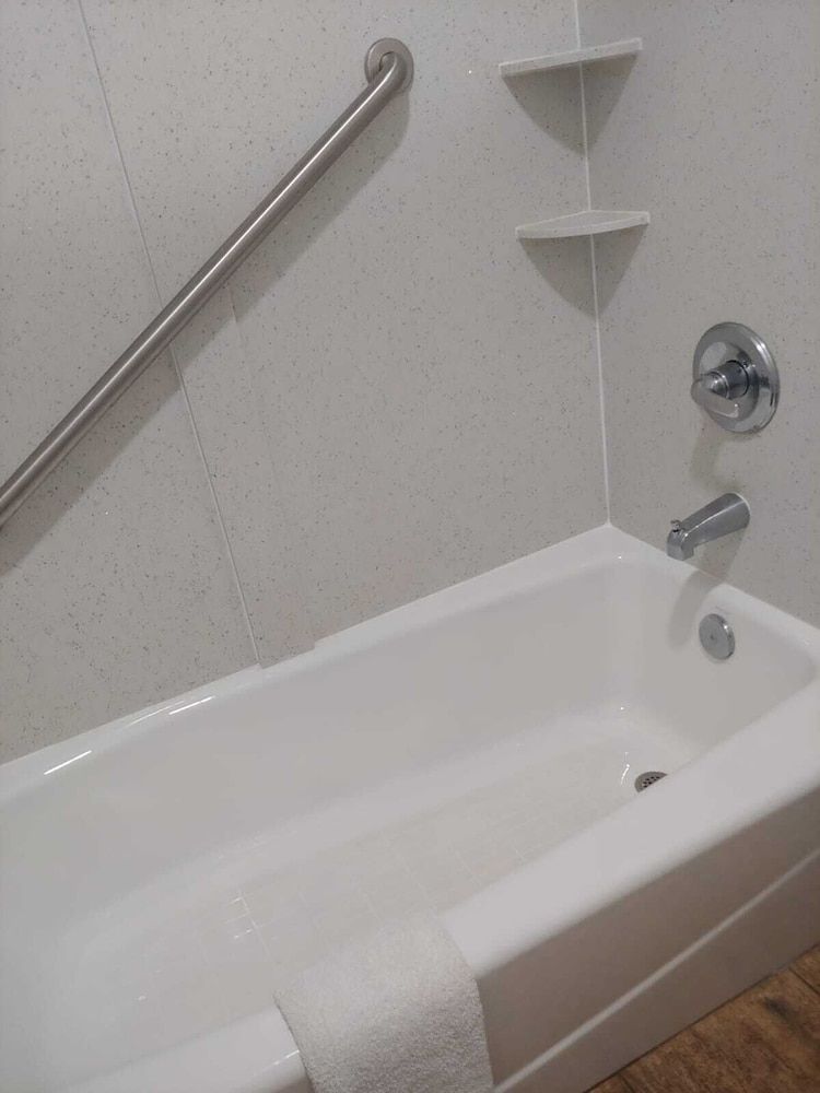 Budgetel Inn & Suites Room 3