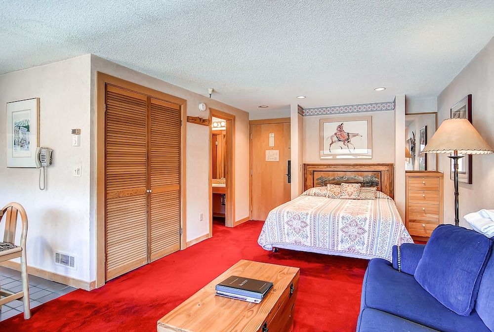 Basic Condo, Kitchen