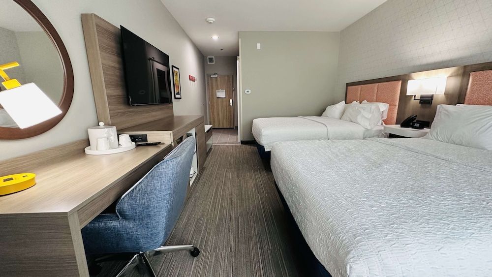 Room, 2 Queen Beds, Accessible, Bathtub