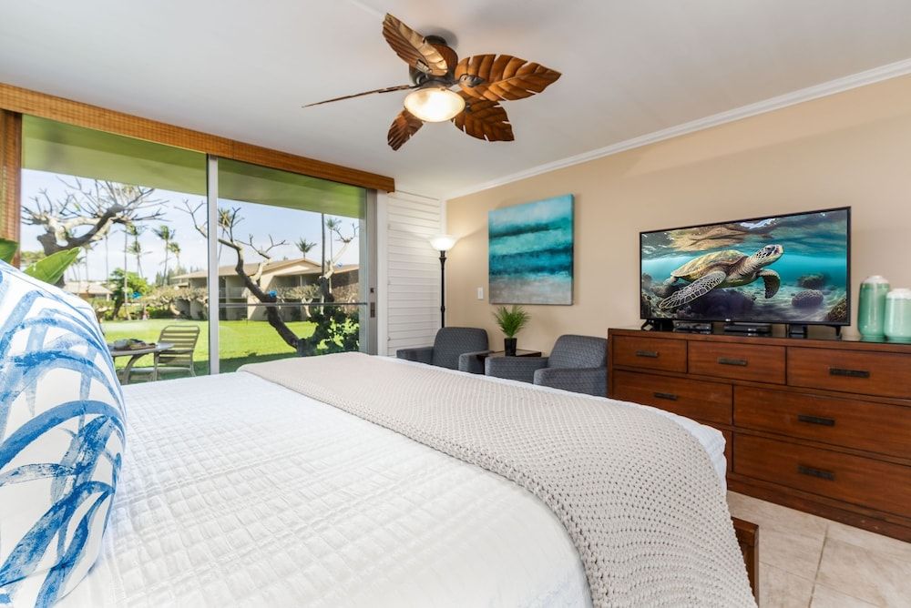 Napili Shores G157 Studio Bedroom Condo by RedAwning Studio