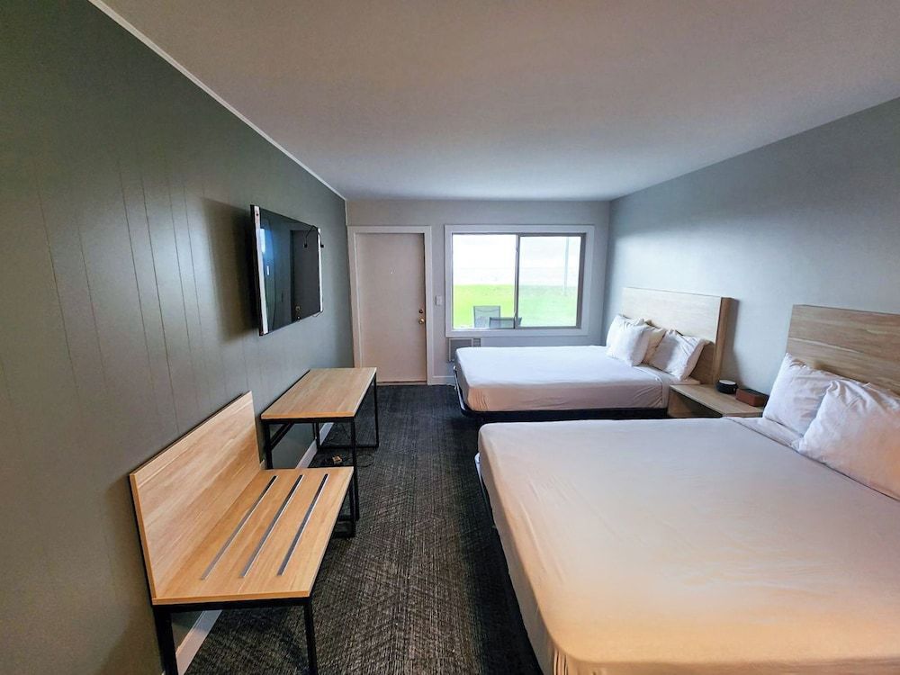 Standard Room, 2 Queen Beds, Lake View