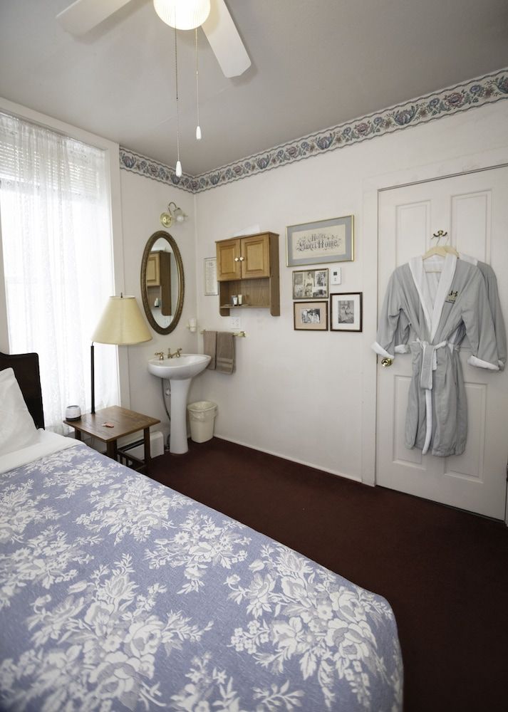 Villa Dallavalle Double Room Single Use, 1 Queen Bed, Corner 2