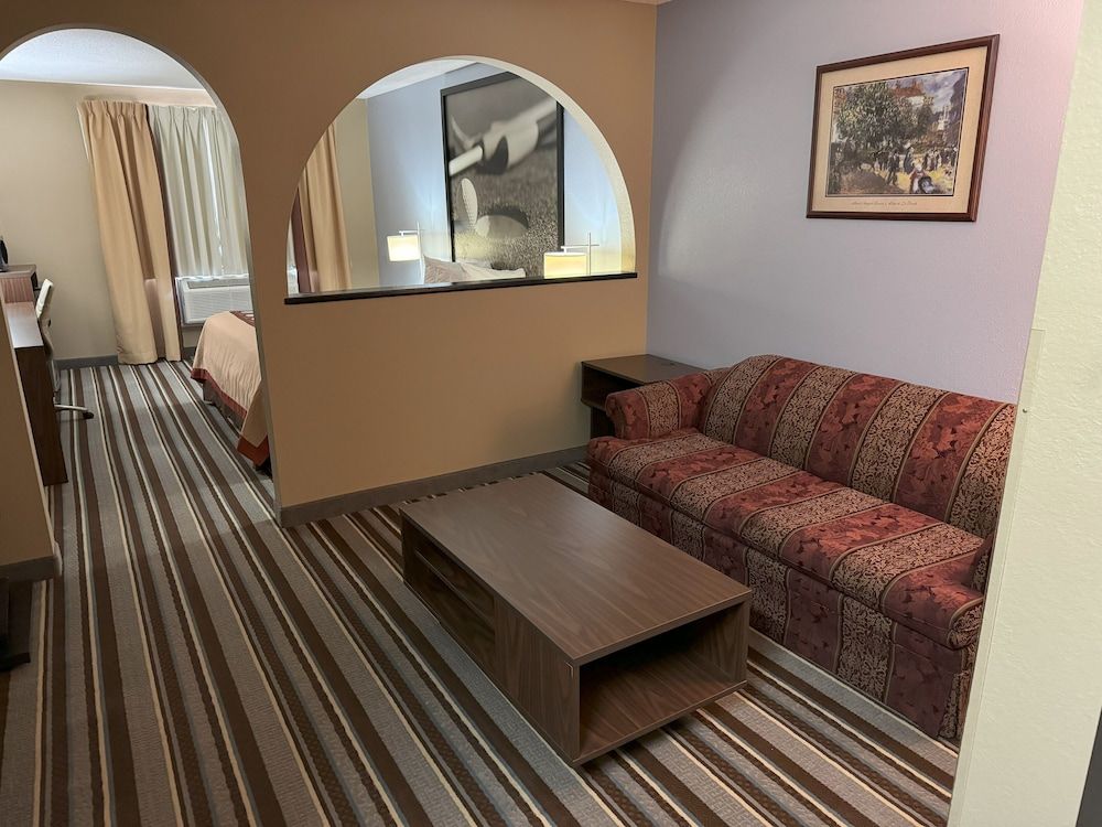 Super 8 by Wyndham Winfield/Quail Ridge Area Deluxe Studio, 1 King Bed, Non Smoking 10