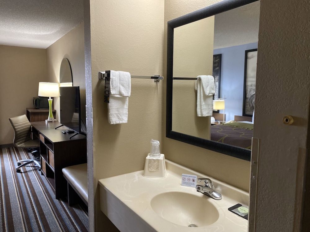 Super 8 by Wyndham Winfield/Quail Ridge Area Room, 2 Queen Beds, Non Smoking 3