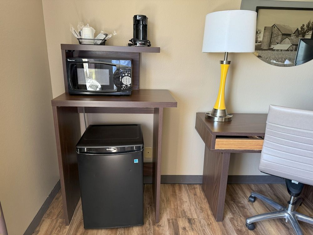 Super 8 by Wyndham Winfield/Quail Ridge Area Room, 2 Queen Beds, Non Smoking 10