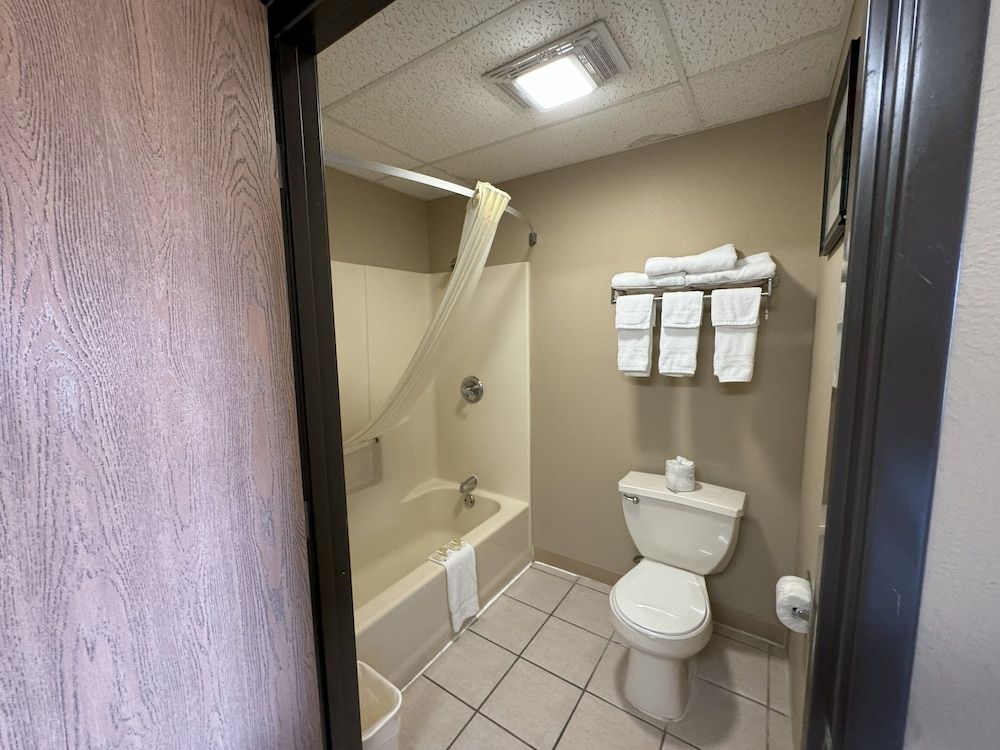 Super 8 by Wyndham Winfield/Quail Ridge Area Room, 2 Queen Beds, Non Smoking 5