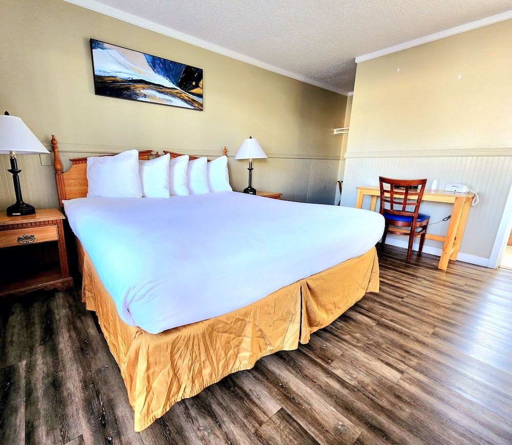 Studio 9 Fort Bragg, LLC. Standard Single King