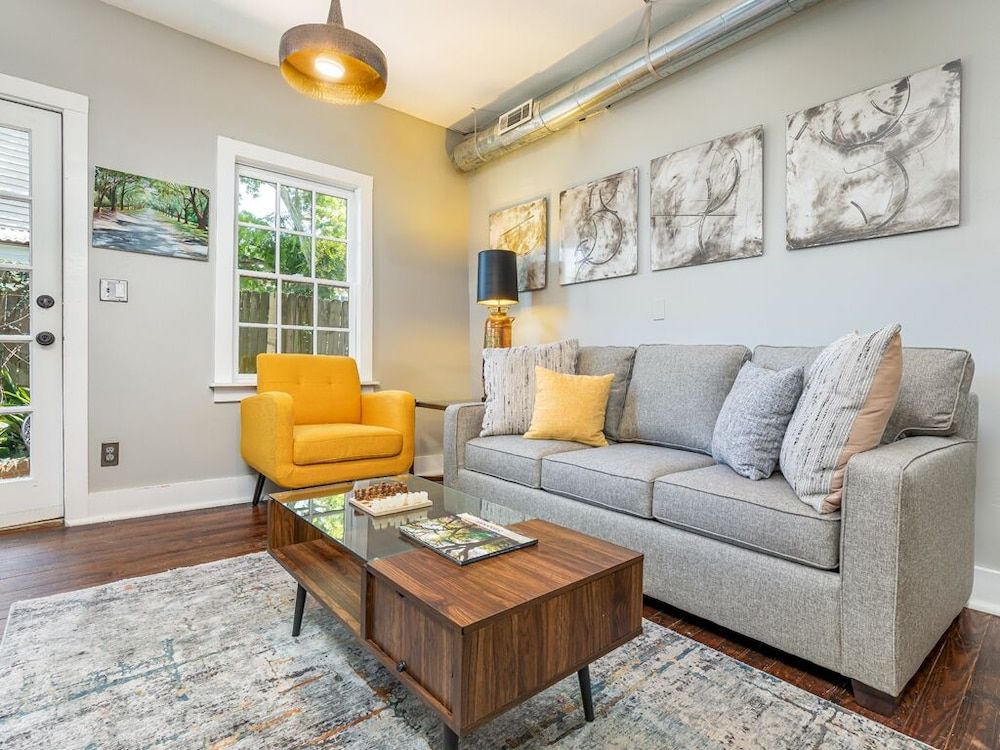 undefined Huntingdon House