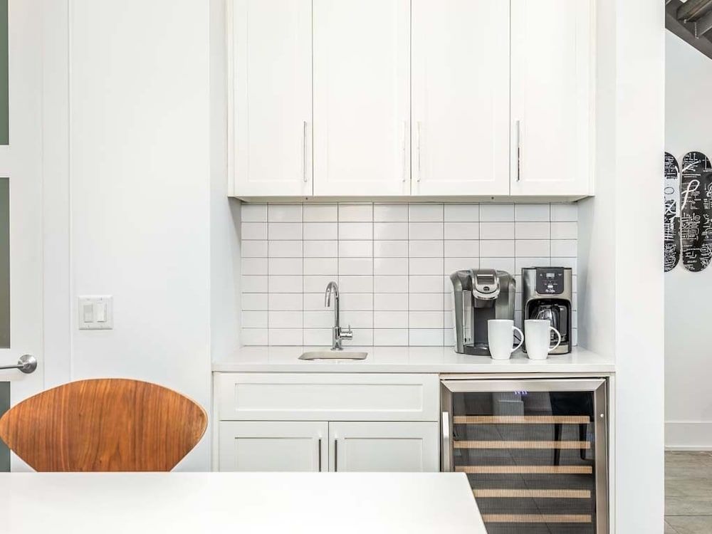 undefined Savannah Jetsetter 6