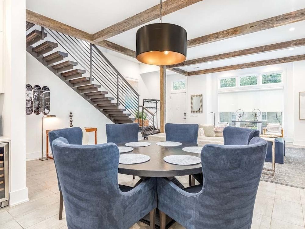 undefined Savannah Jetsetter 10