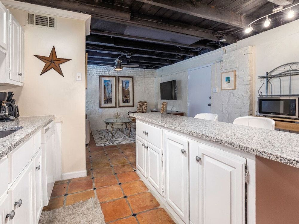 undefined Southern Belle Carriage House 6