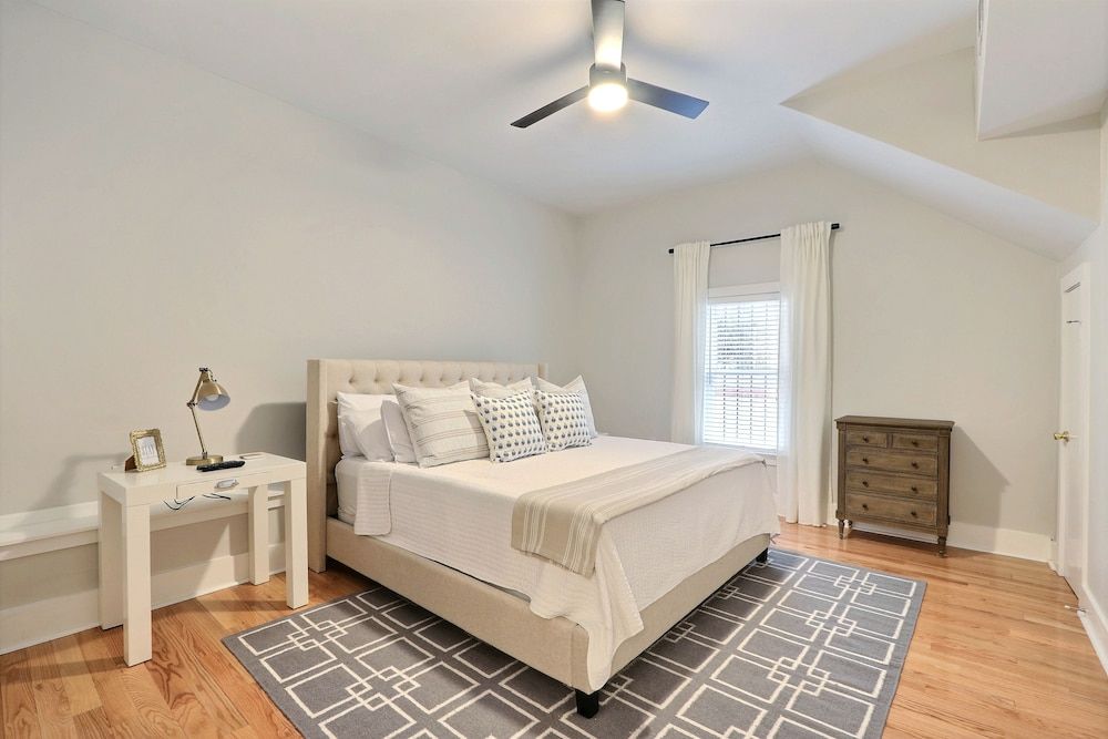 Gallery Stays - Parkside Suite