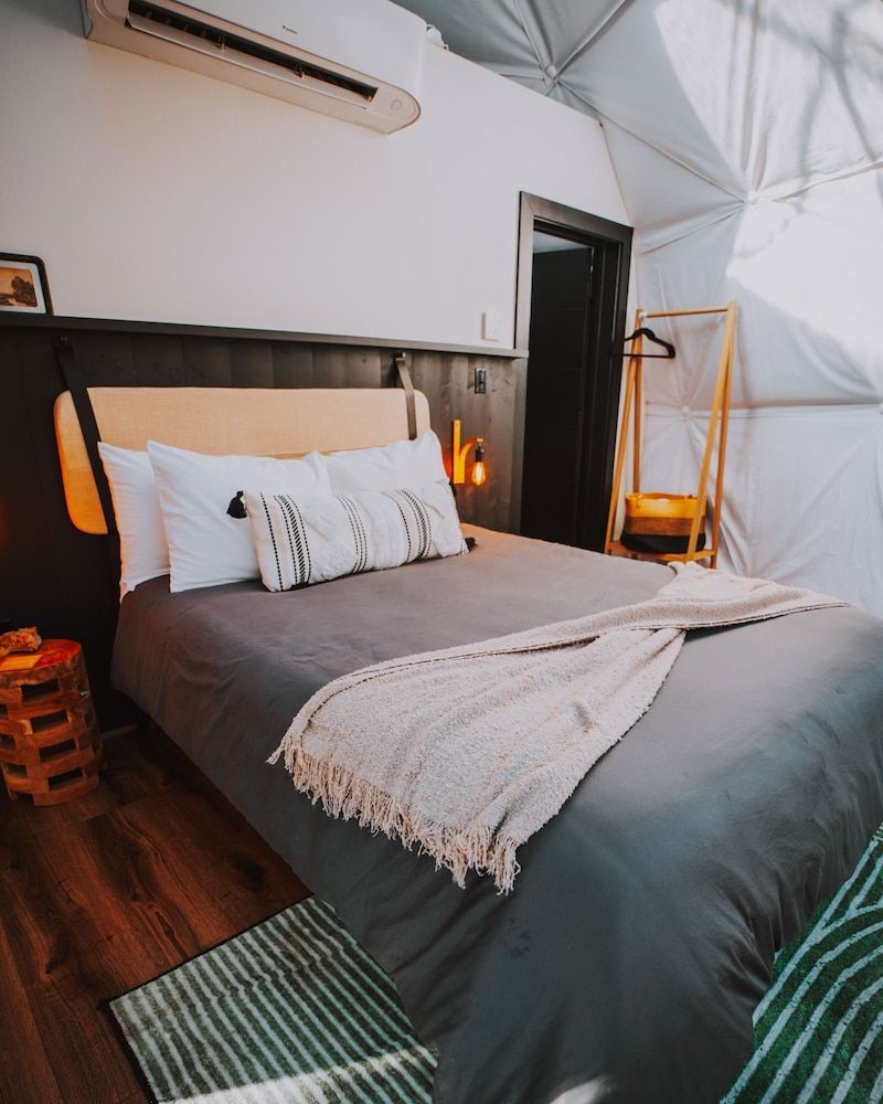 Premier Room, Hot Tub, Mountain View