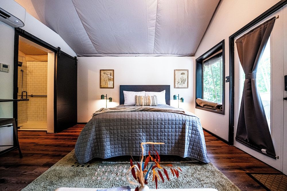Luxury Tent, Hot Tub, Mountain View