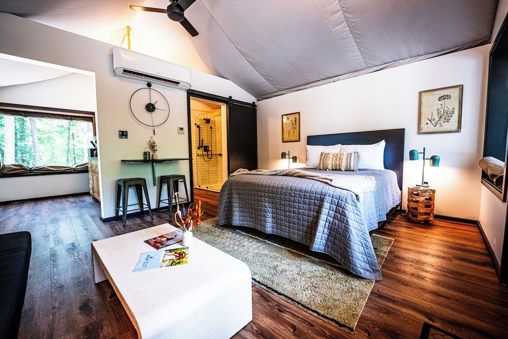 Luxury Tent, Hot Tub, Mountain View