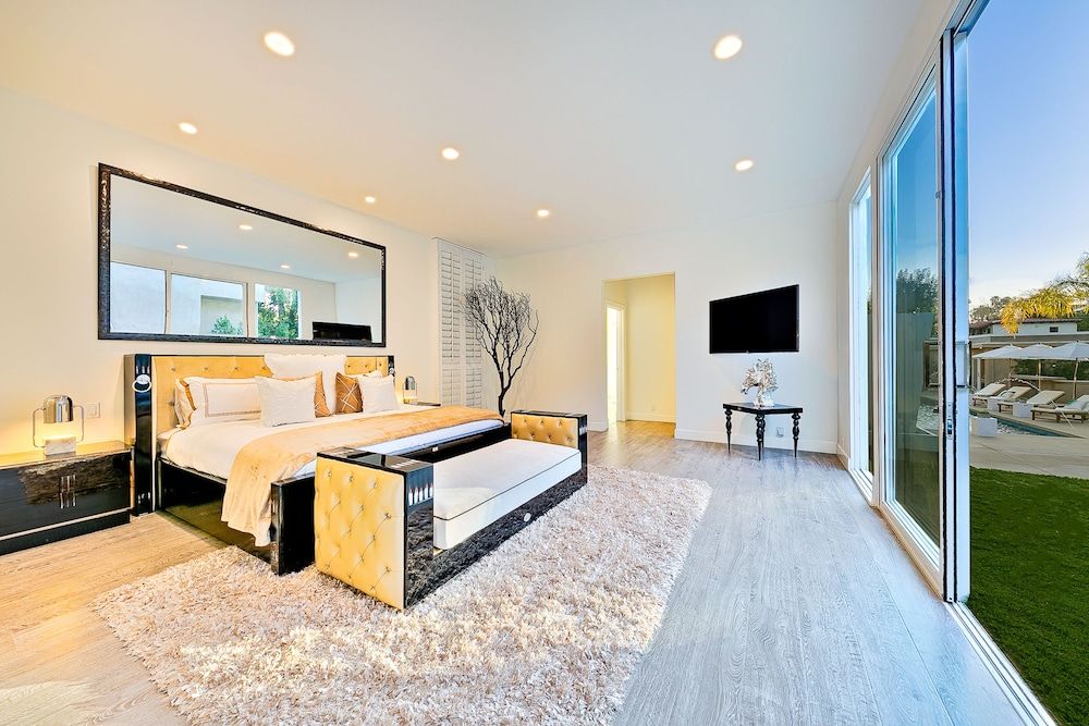 Luxury Villa, Multiple Bedrooms, Private Pool, Poolside