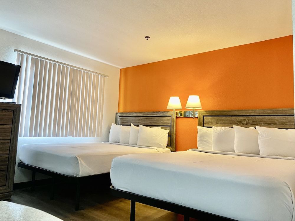 undefined Siegel Select Flamingo 5