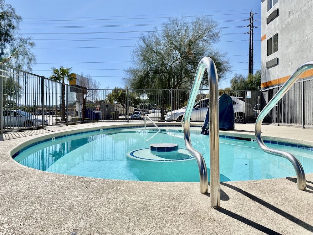 undefined Siegel Select Flamingo 9