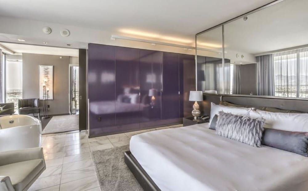 Palms Place Vacation Suites Collection Exclusive Suite, 1 Bedroom, City View 2