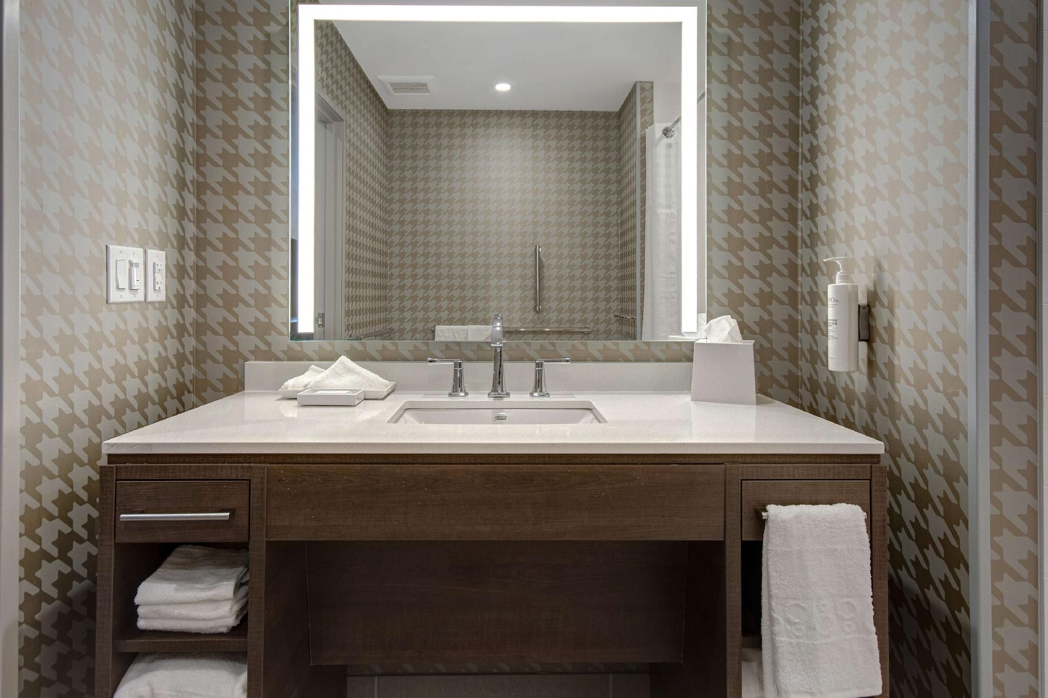 Home2 Suites By Hilton Las Vegas North 1 King Hearing Accessible Studio Suite 14