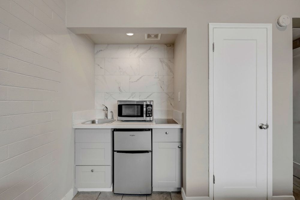 Desert Moon Motel Standard Suite, 1 King Bed, Kitchenette, Ground Floor 7