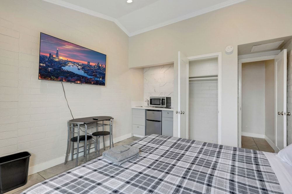 Desert Moon Motel Standard Suite, 1 King Bed, Kitchenette, Ground Floor 14