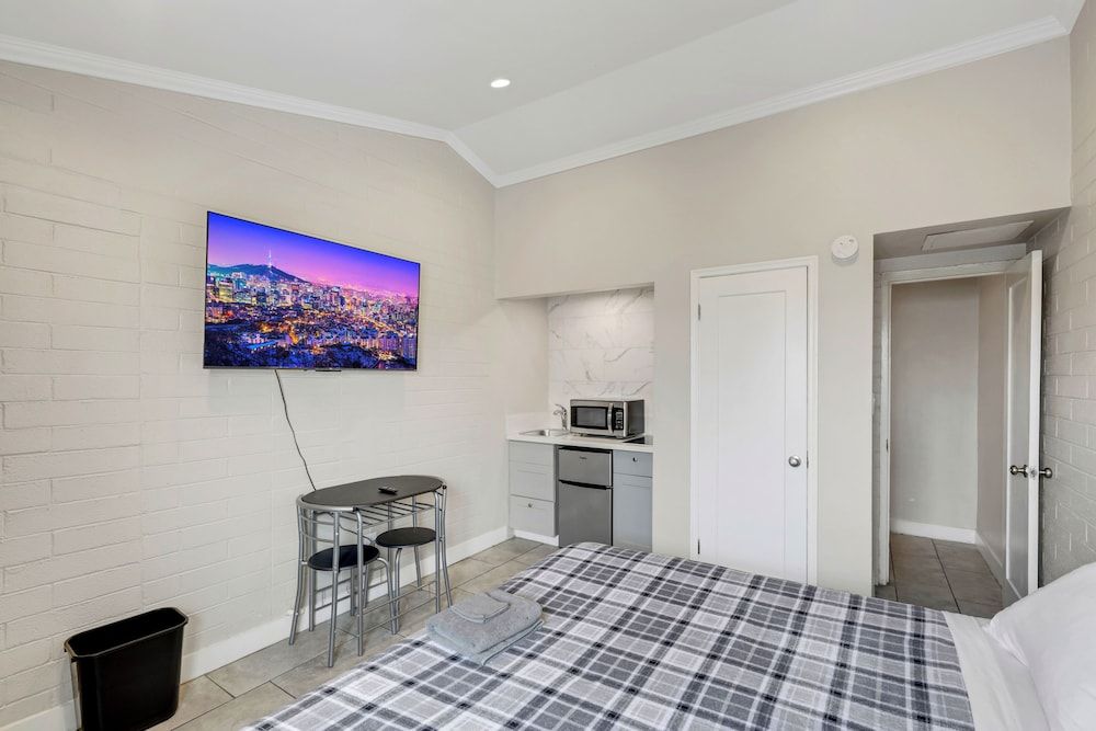 Desert Moon Motel Standard Suite, 1 King Bed, Kitchenette, Ground Floor 13