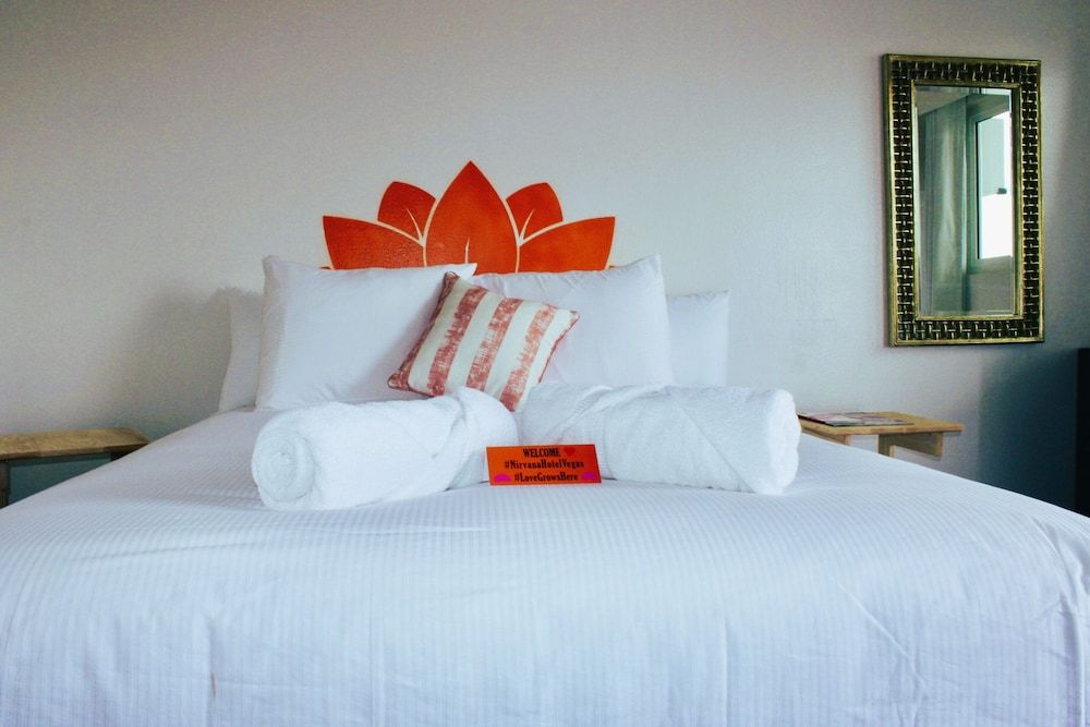 Nirvana Hotel Deluxe Room, 1 Queen Bed (No Breakfast) 3