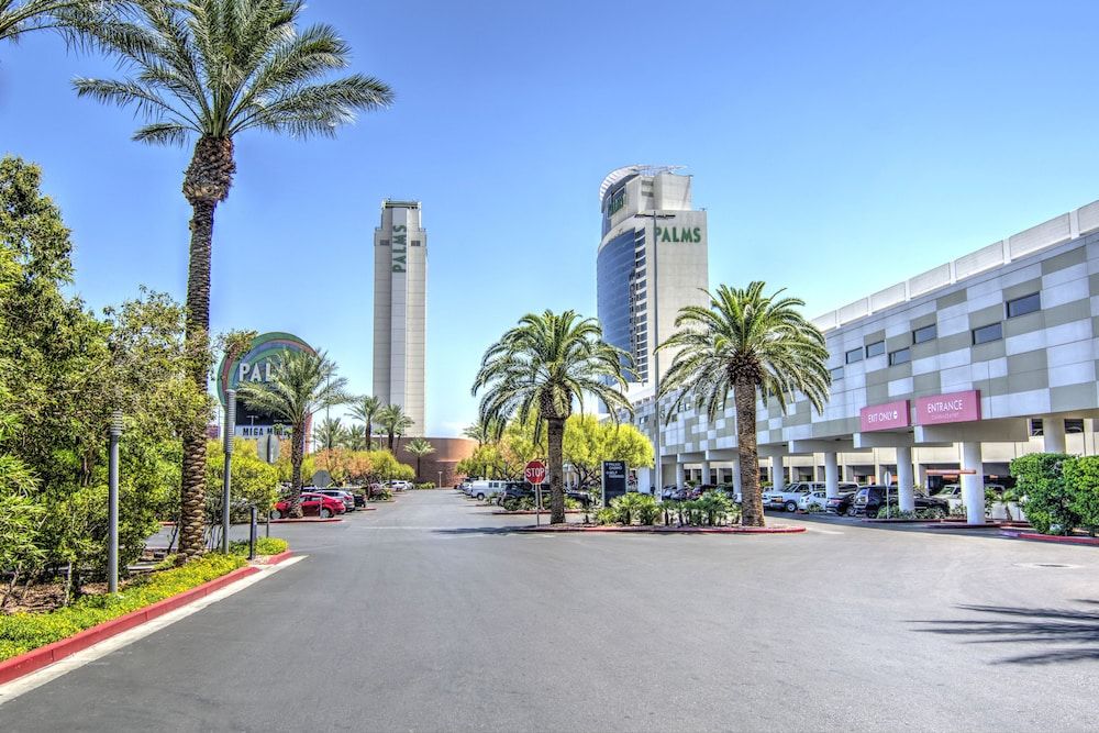 undefined Luxury Suites at the Palms 2