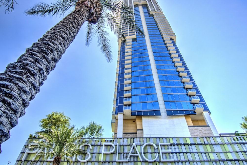 undefined Luxury Suites at the Palms 4