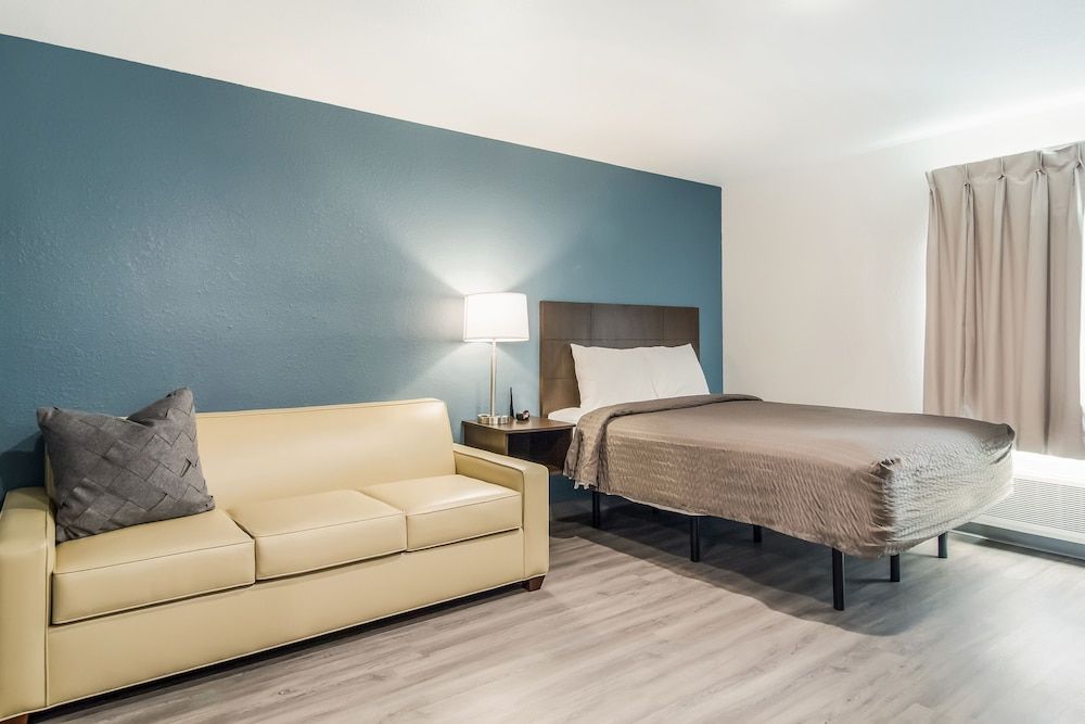 Queen Suite with Sofa