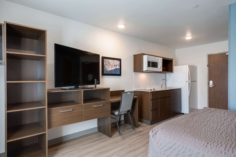 Queen Suite with Sofa Accessible