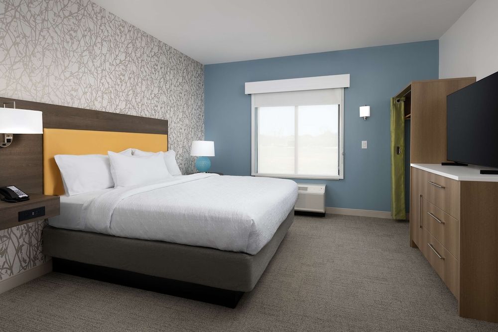 Suite, 1 King Bed, Accessible (Hearing)