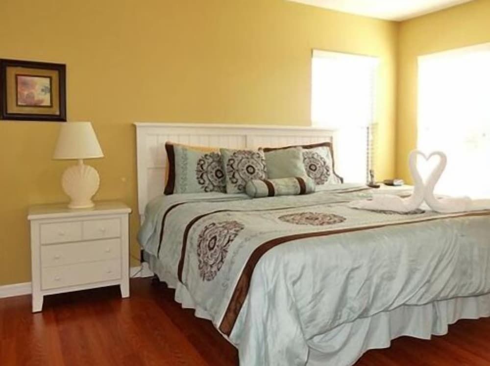 Family Townhome, Hot Tub, Garden Area