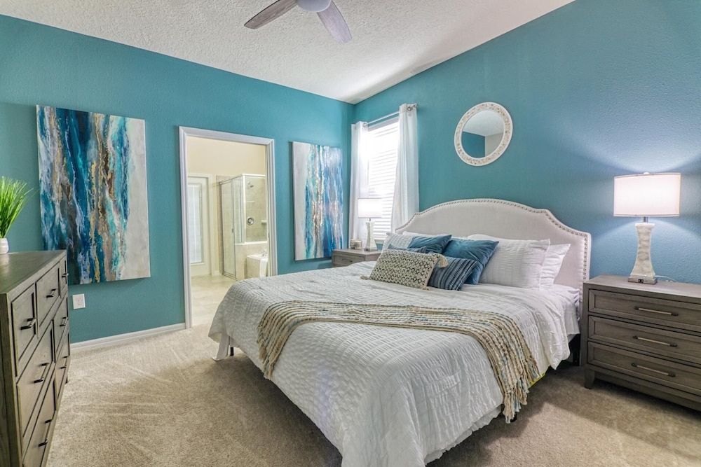 House, Multiple Beds (Extraordinary Windsor Island Home)