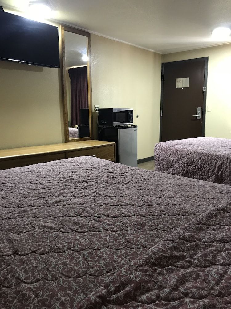 Room - 2 Double, Smoking Allowed