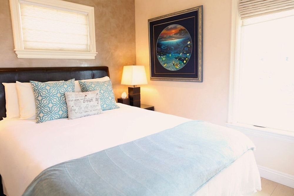Deluxe Villa, 1 Queen Bed with Sofa bed, Partial Ocean View