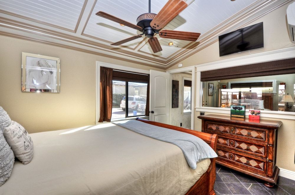 Deluxe Villa, 1 Queen Bed with Sofa bed, Balcony, Partial Ocean View
