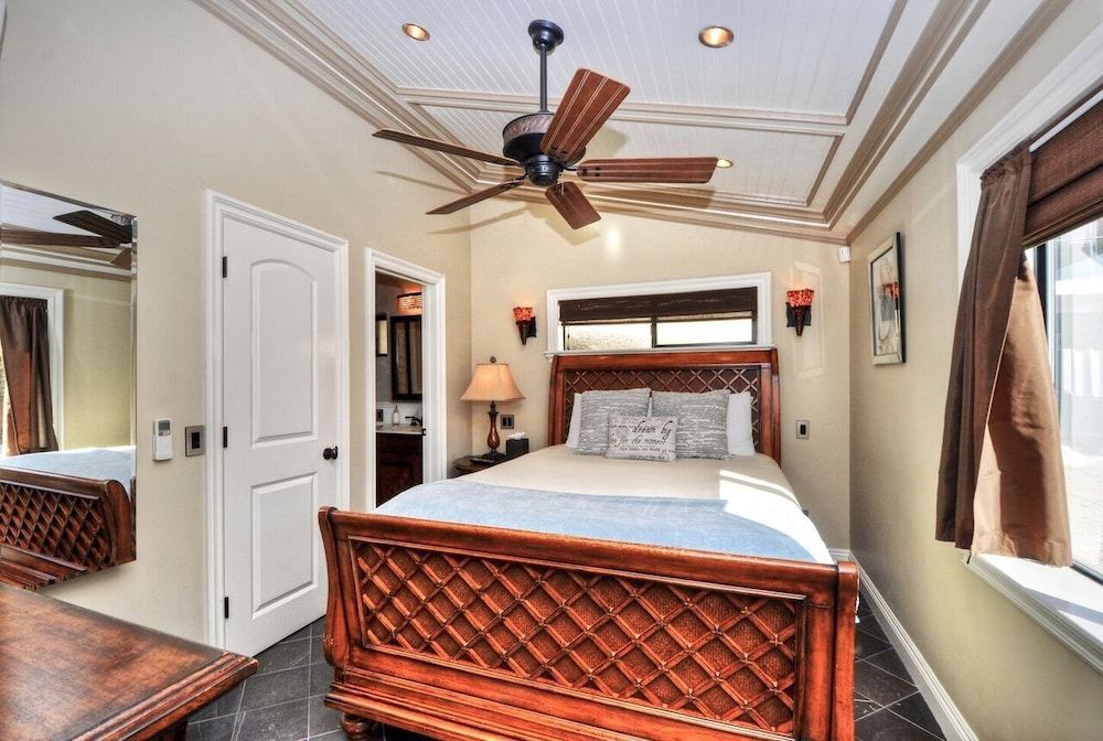 Deluxe Villa, 1 Queen Bed with Sofa bed, Balcony, Partial Ocean View