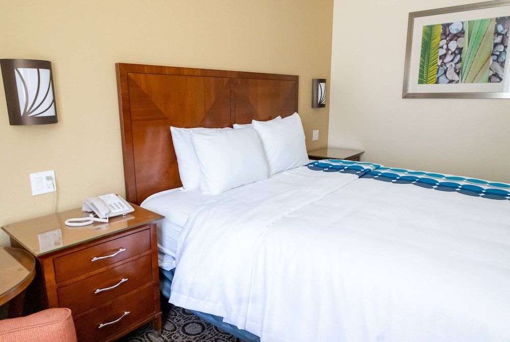 Baymont by Wyndham College Park Atlanta Airport South Room, 1 King Bed, Non Smoking 6