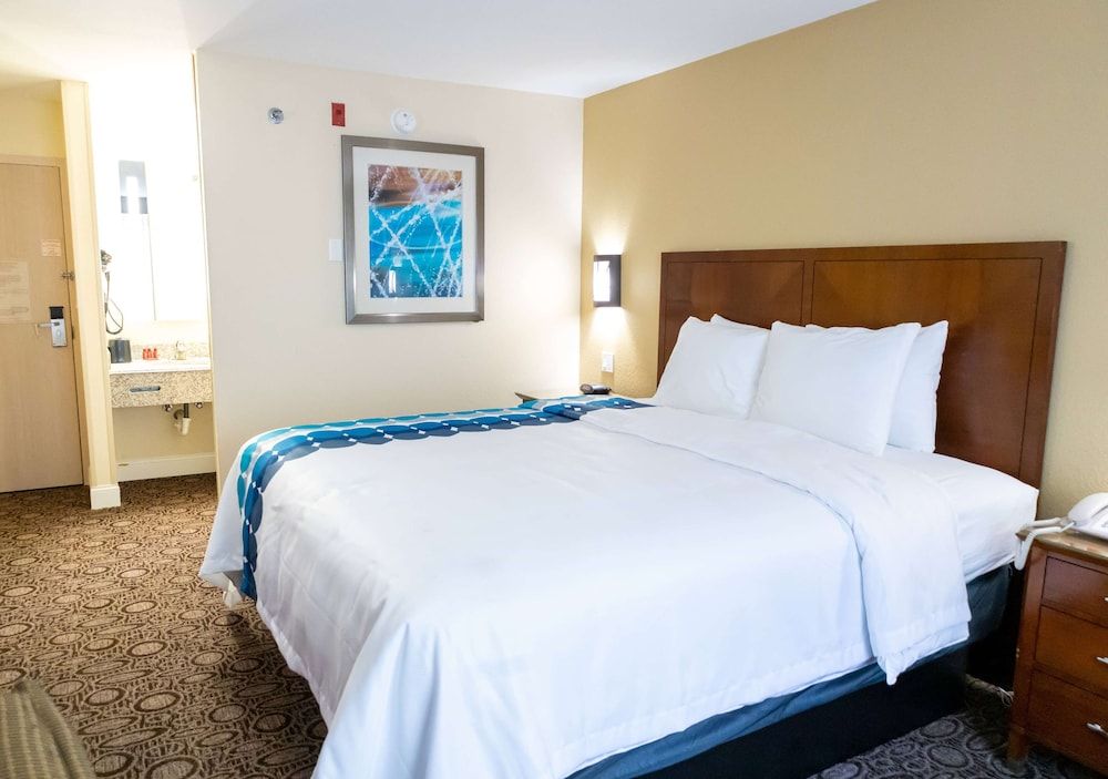 Baymont by Wyndham College Park Atlanta Airport South Room, 1 King Bed, Non Smoking 9